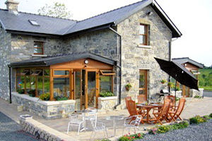 Holiday Cottage Reviews for LIMESTONE LODGE - Self Catering in Killykeen, Cavan