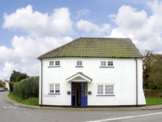 Holiday Cottage Reviews for Corner Cottage - Self Catering in Wangford, Suffolk
