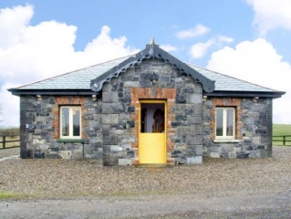 Holiday Cottage Reviews for Dangan Gate Lodge - Cottage Holiday in  County Clare, Clare