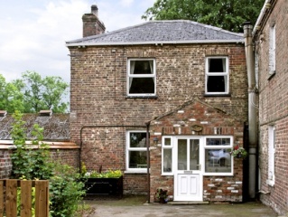 Holiday Cottage Reviews for Chalet Lodge - Cottage Holiday in Langtoft, East Riding