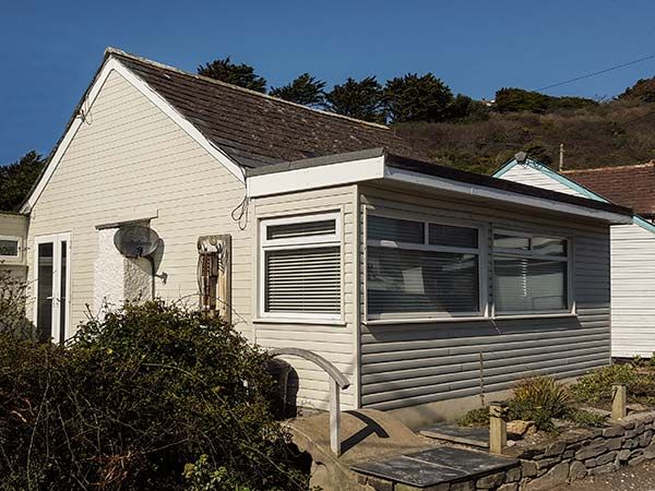 Holiday Cottage Reviews for Driftwood - Holiday Cottage in Polzeath, Cornwall inc Scilly