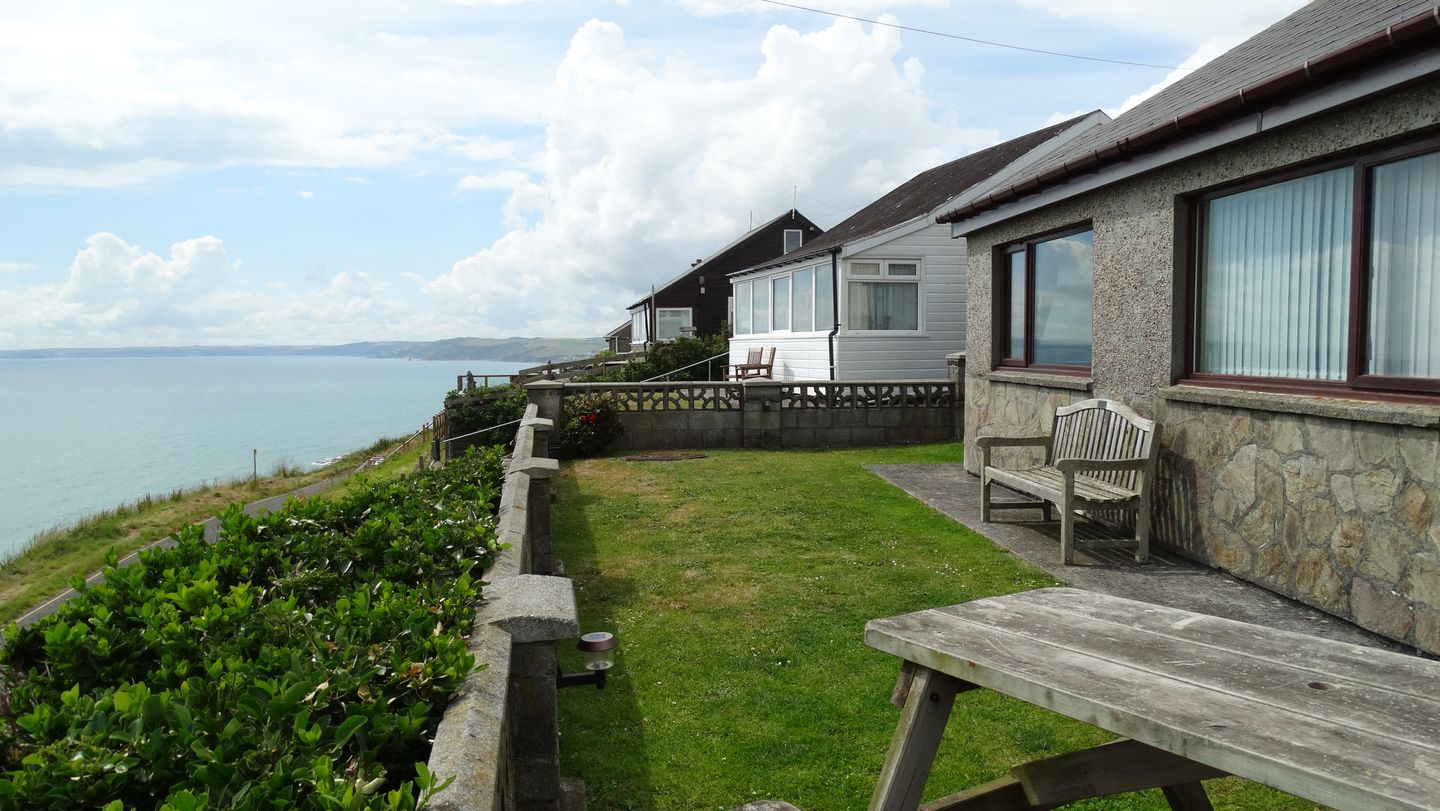 Holiday Cottage Reviews for Kingswood - Holiday Cottage in Whitsand Bay, Cornwall inc Scilly