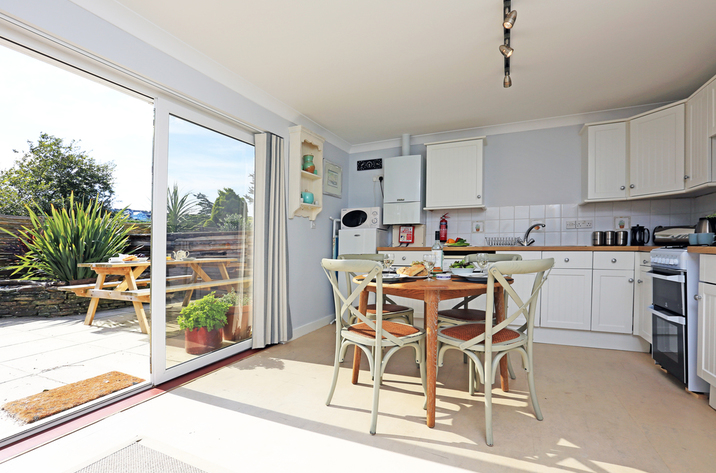 Holiday Cottage Reviews for Kosel - Holiday Cottage in Mawgan Porth, Cornwall inc Scilly