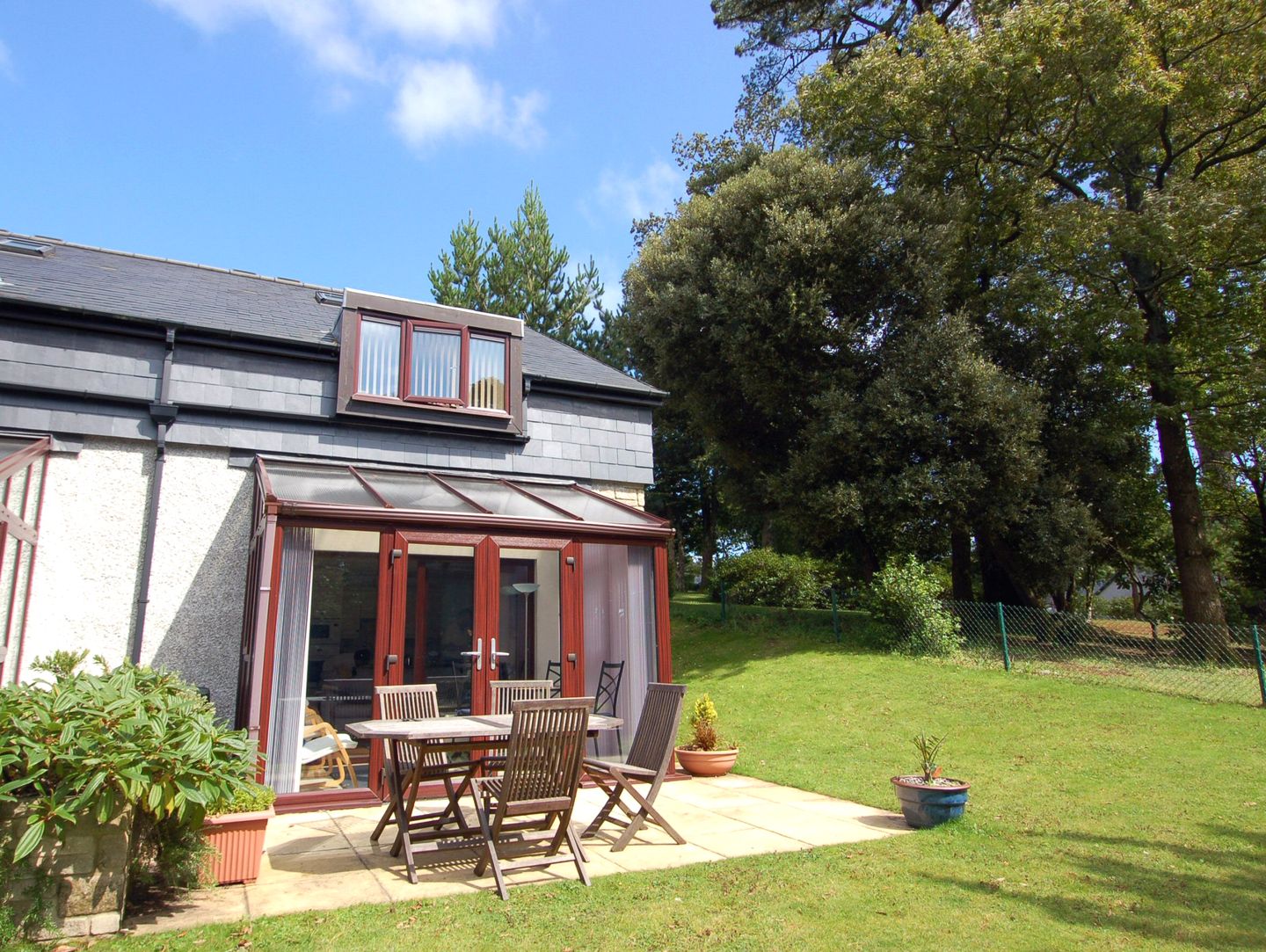 Holiday Cottage Reviews for Mewstone - Holiday Cottage in Maenporth, Cornwall inc Scilly
