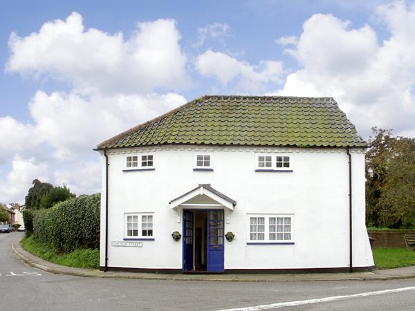 Holiday Cottage Reviews for Corner Cottage - Self Catering in Wangford, Suffolk