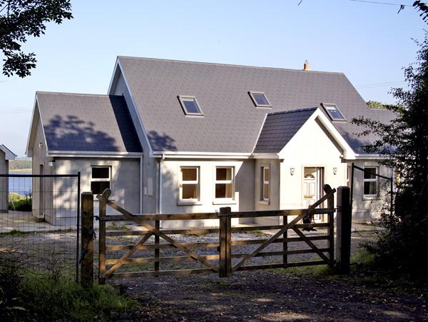 Holiday Cottage Reviews for Lakeside - Cottage Holiday in Broadford, Clare