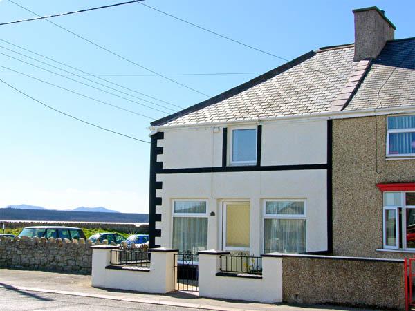 Holiday Cottage Reviews for Malltraeth Cottage - Self Catering Property in Malltraeth, Isle of Anglesey