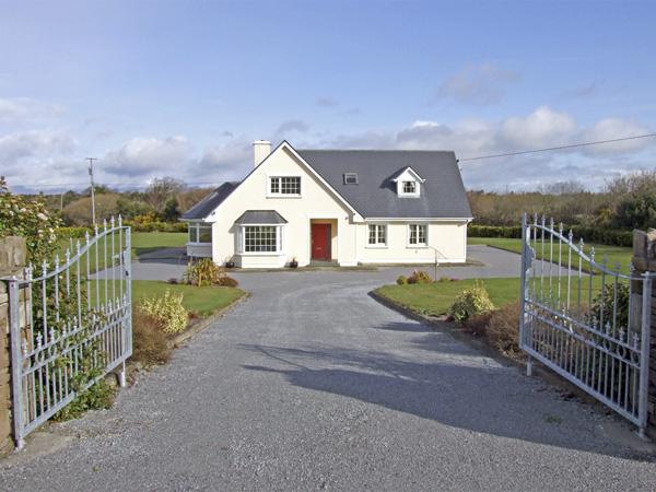 Holiday Cottage Reviews for Fern View House - Cottage Holiday in Beaufort, Kerry