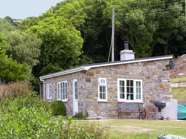 Holiday Cottage Reviews for Hen Felin Isaf - Self Catering in Pentraeth, Isle of Anglesey