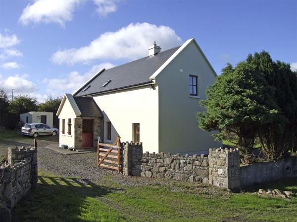 Holiday Cottage Reviews for Johnnie's Cottage - Cottage Holiday in Scarriff, Clare