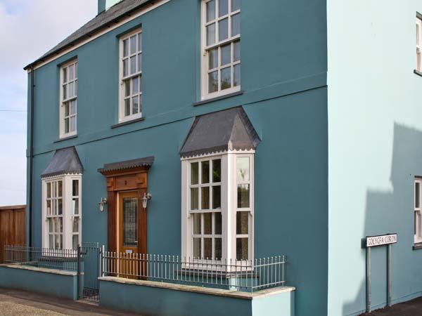 Holiday Cottage Reviews for Crown Cottage - Cottage Holiday in Tenby, Pembrokeshire