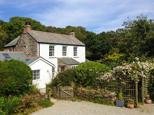 Holiday Cottage Reviews for The Farmhouse - Holiday Cottage in Coverack, Cornwall inc Scilly