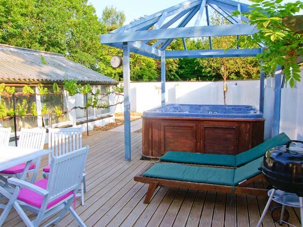 Holiday Cottage Reviews for Cariad Cottage - Self Catering Property in Aberaeron, Ceredigion