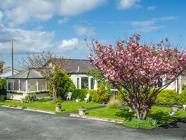 Holiday Cottage Reviews for Beach Bungalow - Self Catering in Rhyl, Denbighshire