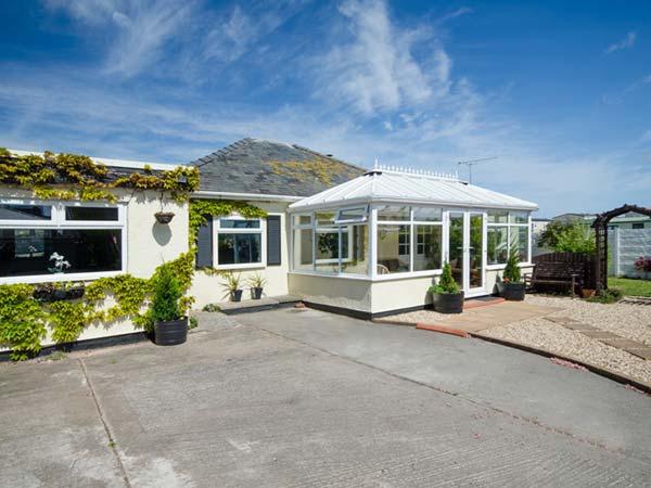 Holiday Cottage Reviews for Beach Cottage - Cottage Holiday in Rhyl, Denbighshire