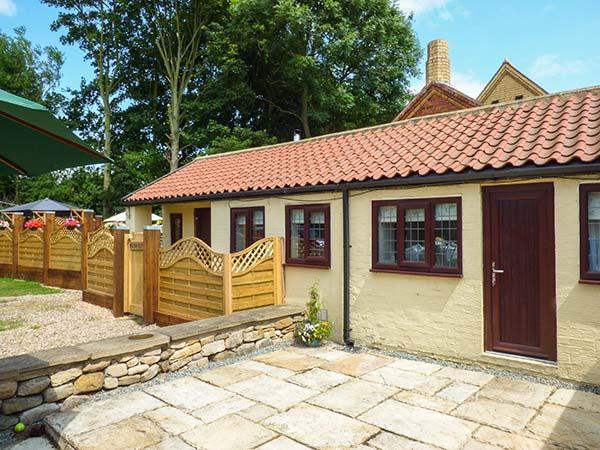 Holiday Cottage Reviews for Willow Cottage - Cottage Holiday in Hornsea, East Yorkshire