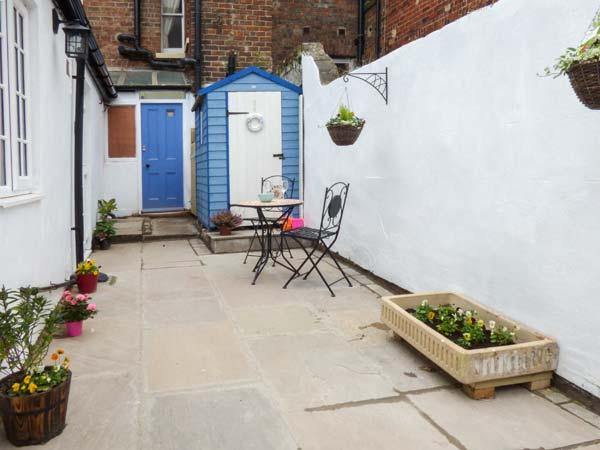 Holiday Cottage Reviews for Little Treasure - Cottage Holiday in Whitby, North Yorkshire