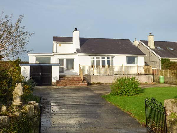 Holiday Cottage Reviews for Abermor - Holiday Cottage in Moelfre, Isle of Anglesey