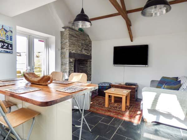 Holiday Cottage Reviews for Ocean Retreat - Holiday Cottage in Charlestown, Cornwall inc Scilly