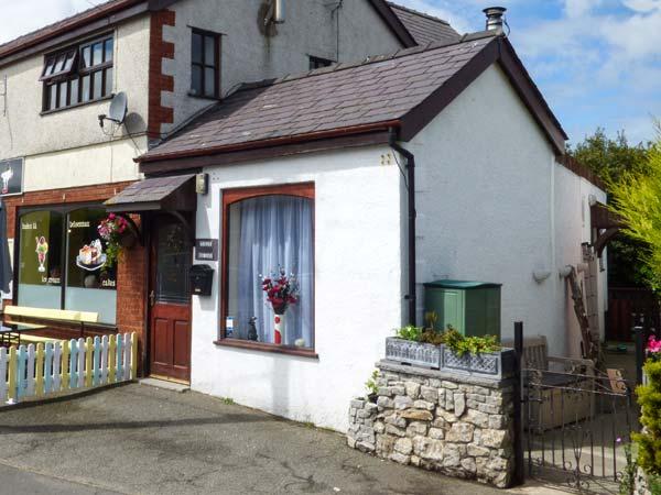 Holiday Cottage Reviews for Tilly Ba Lou - Self Catering in Moelfre, Isle of Anglesey