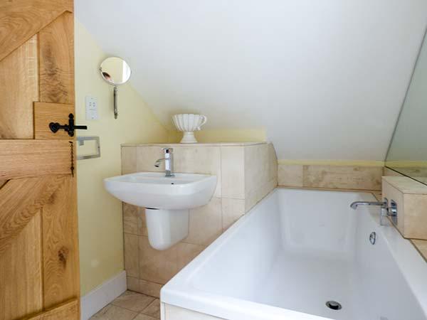 Holiday Cottage Reviews for Oxen Cottage - Holiday Cottage in Malmesbury, Wiltshire