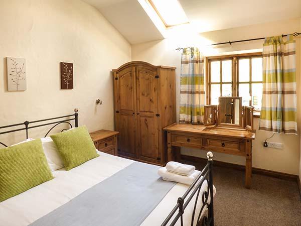 Holiday Cottage Reviews for Hazel Chalet - Holiday Cottage in Ampleforth, North Yorkshire