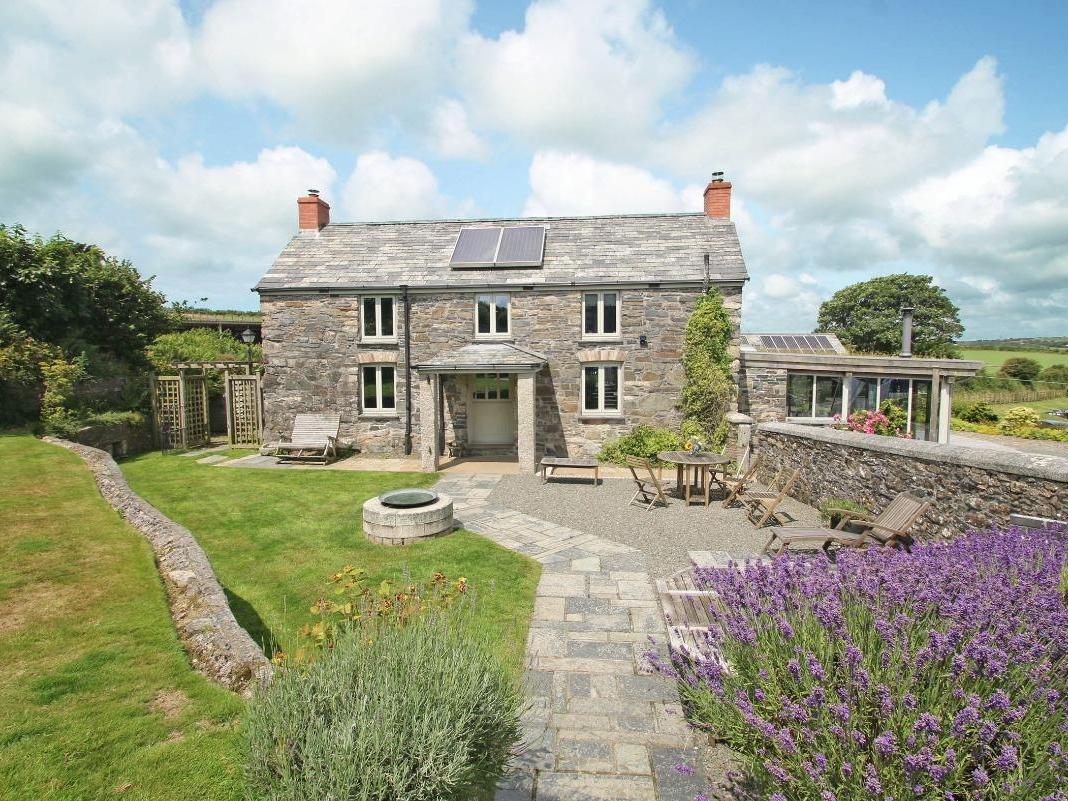 Holiday Cottage Reviews for The Farmhouse - Holiday Cottage in Camelford, Cornwall inc Scilly
