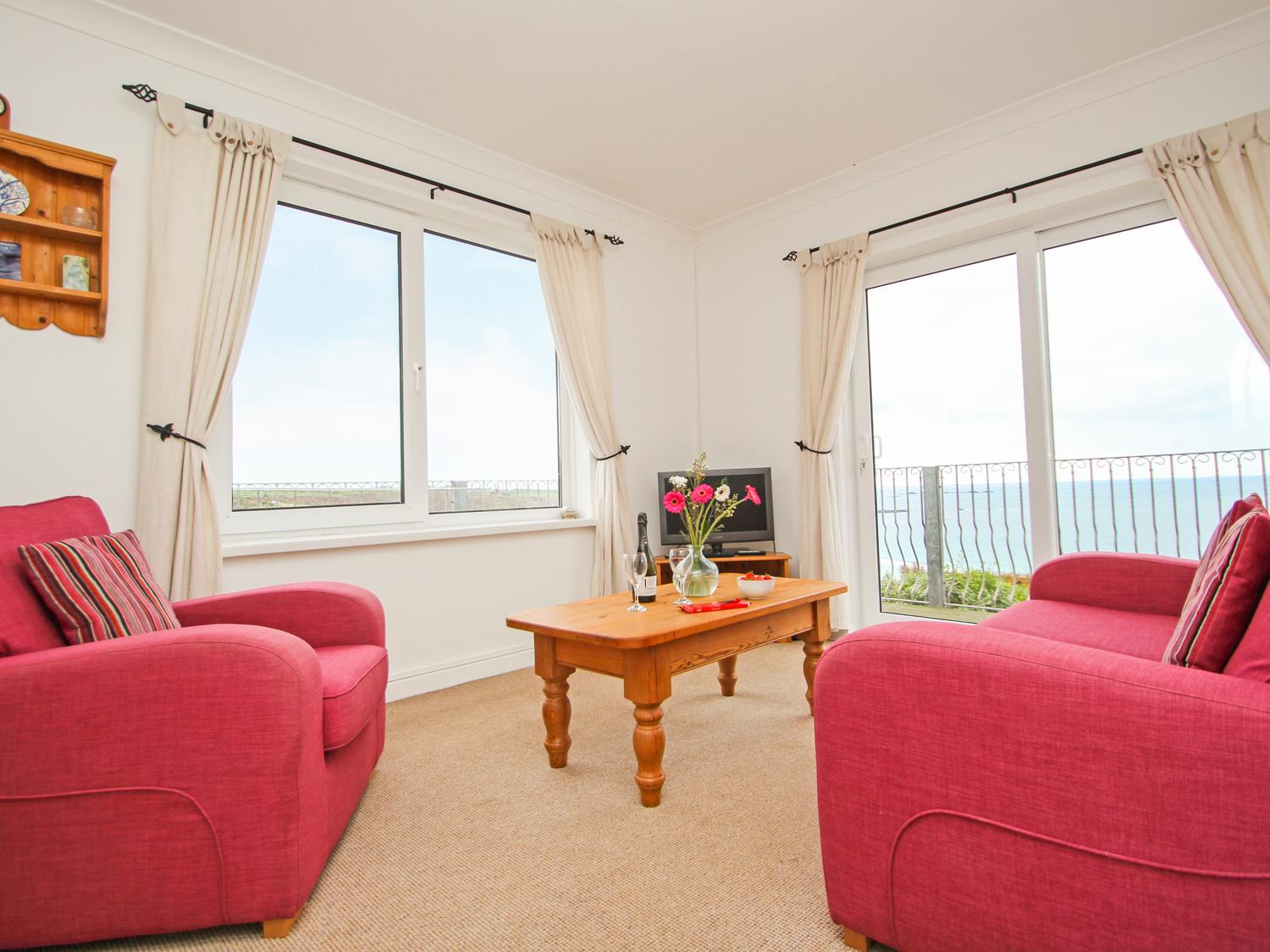 Holiday Cottage Reviews for The Lookout - Cottage Holiday in Sennen Cove, Cornwall inc Scilly