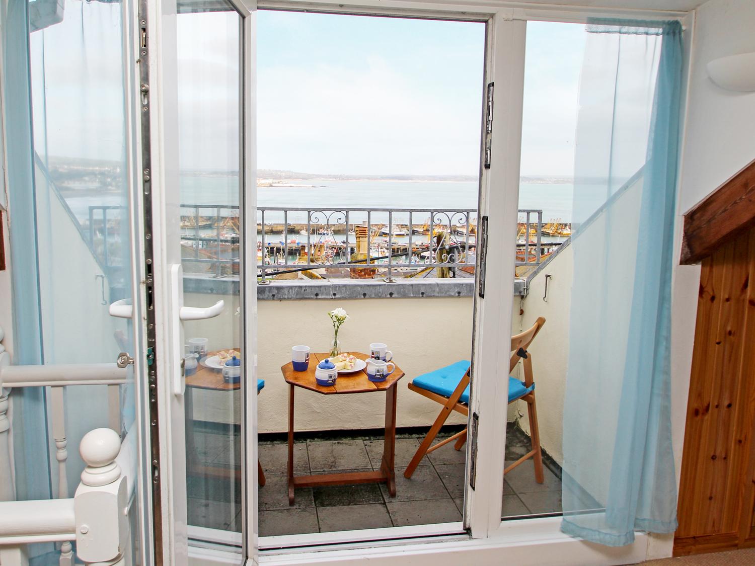 Holiday Cottage Reviews for Kittiwake - Holiday Cottage in Newlyn, Cornwall inc Scilly