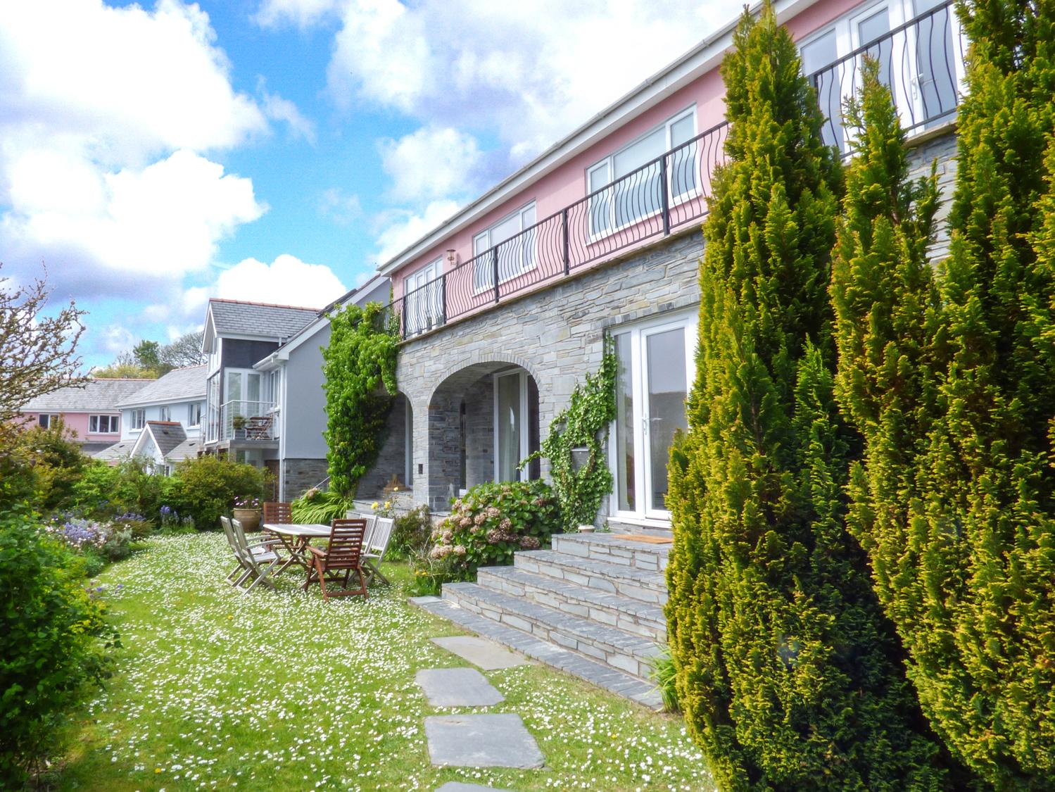 Holiday Cottage Reviews for The Orangery - Self Catering Property in Tenby, Pembrokeshire