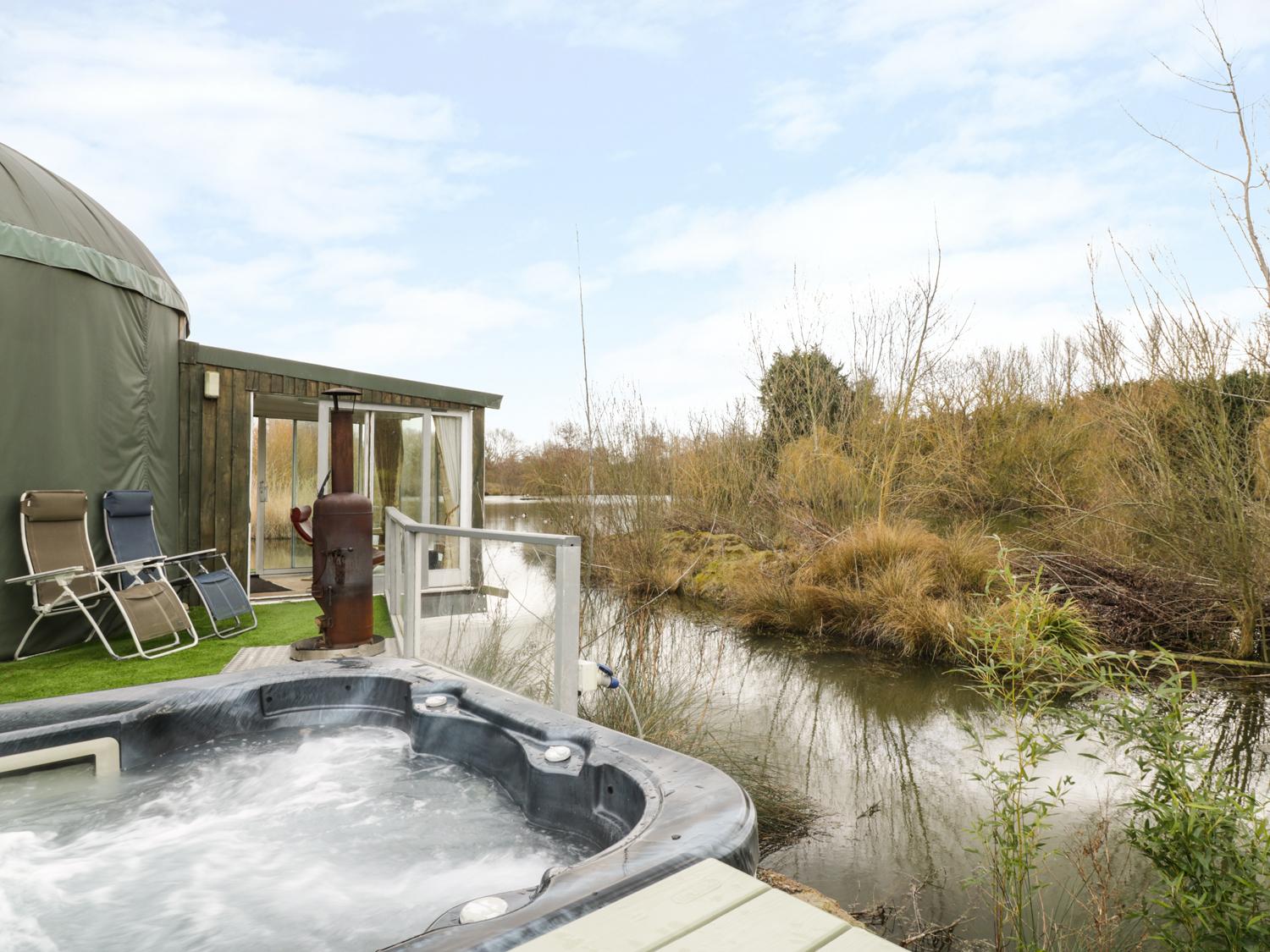 Holiday Cottage Reviews for Secret Island Yurt - Cottage Holiday in Beckford, Worcestershire
