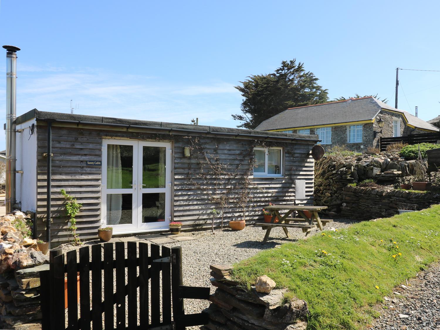 Holiday Cottage Reviews for Sunny Cabin - Holiday Cottage in Tintagel, Cornwall inc Scilly