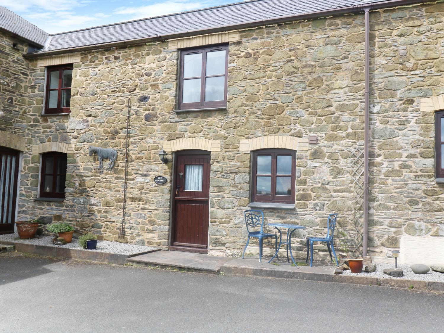 Holiday Cottage Reviews for The Old Granary - Cottage Holiday in Polyphant, Cornwall inc Scilly