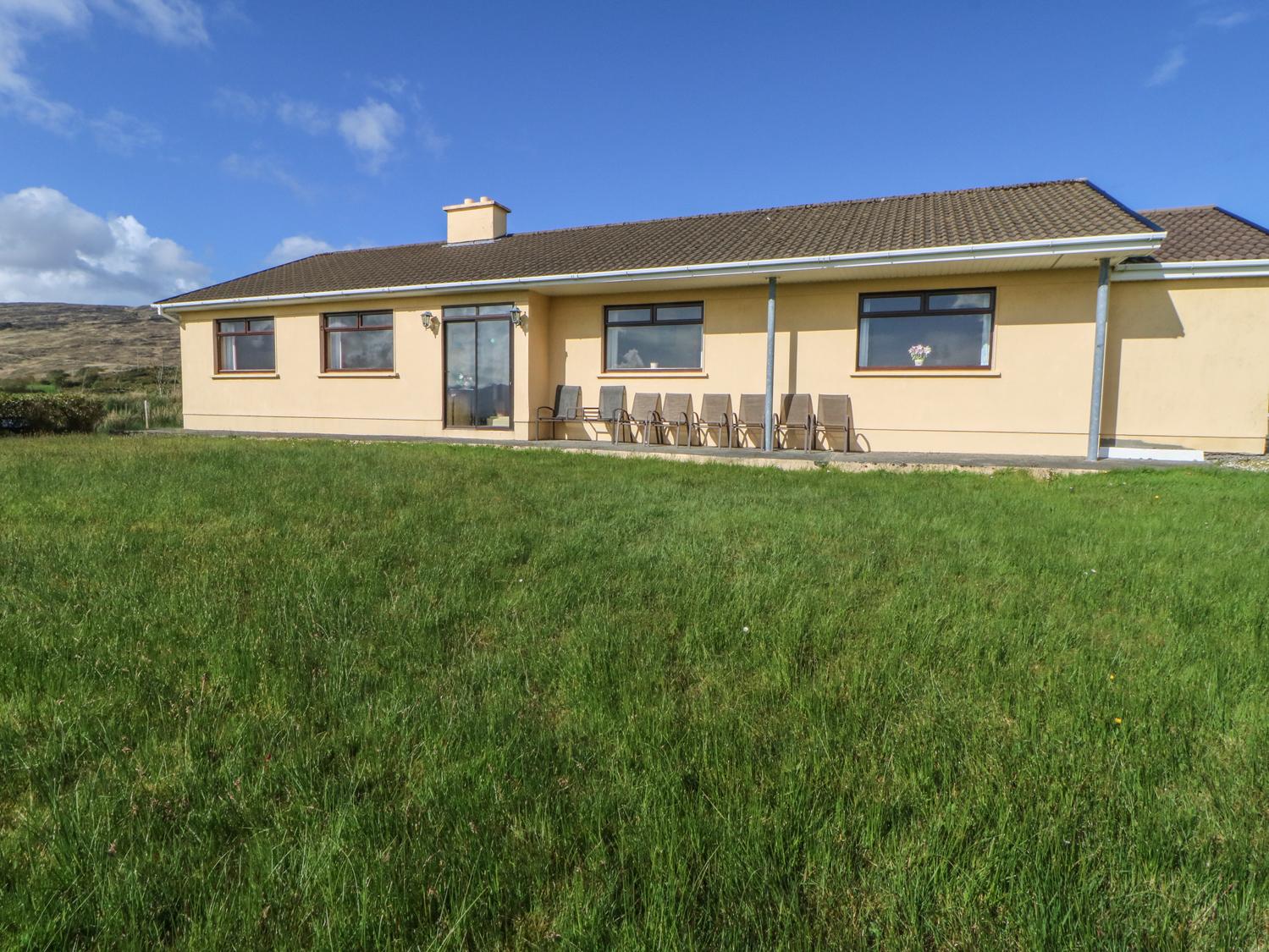 Holiday Cottage Reviews for Ocean Heights - Holiday Cottage in Glengarriff, Cork