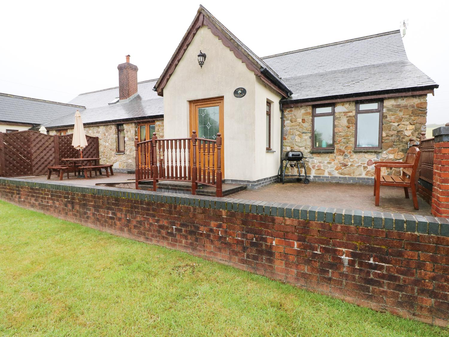 Holiday Cottage Reviews for Elder Cottage - Self Catering Property in Kidwelly, Carmarthenshire