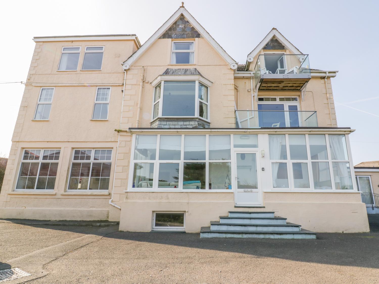 Holiday Cottage Reviews for Yellow Sands Apartment 7 - Holiday Cottage in Padstow, Cornwall inc Scilly