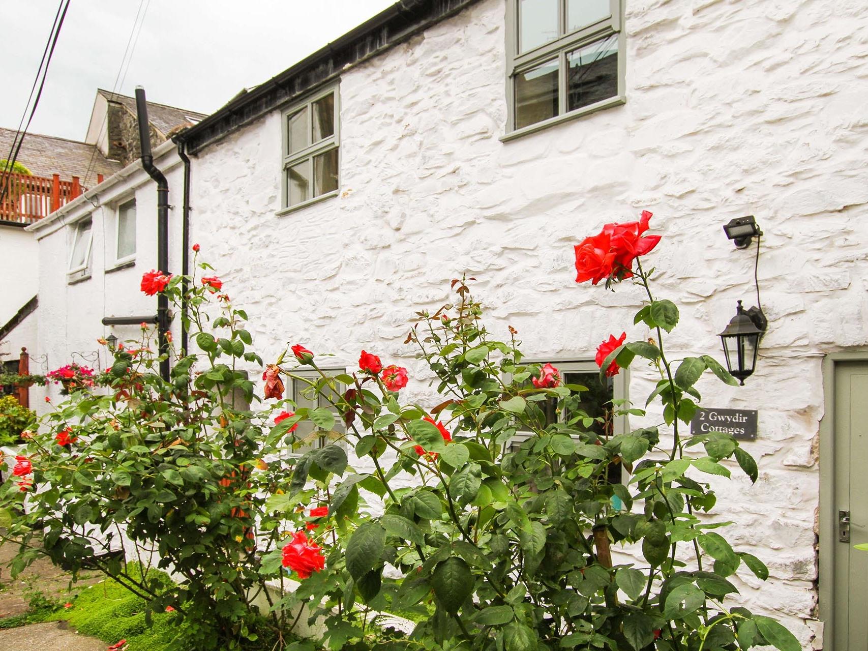 2 Gwydir Cottages