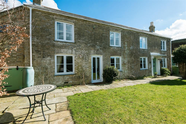 Holiday Cottage Reviews for Shell Seekers - Self Catering Property in Lymington, Hampshire