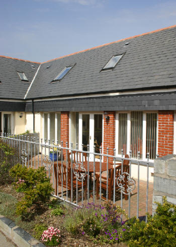 6 Meadow Court