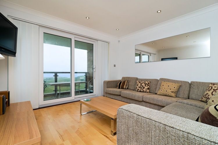 9 Headland Point
