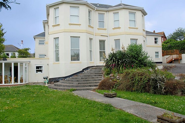 6 Carlton Manor