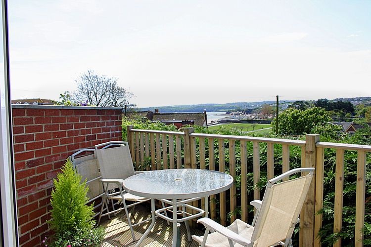 1 Roundham Heights