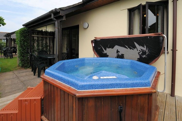 Heron, Willowfield Lake Cottages