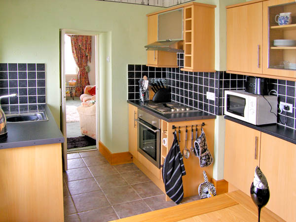 Ymwlch Bach Farmhouse