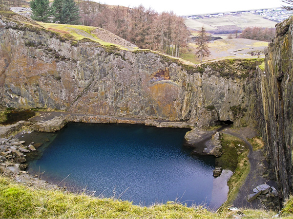 Bryn Meurig Bach
