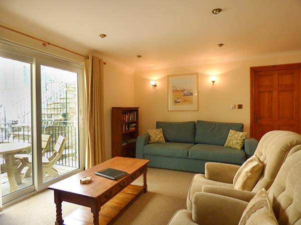 4 Beachcombers Apartments
