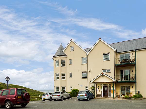 9 Beachcombers Apartments